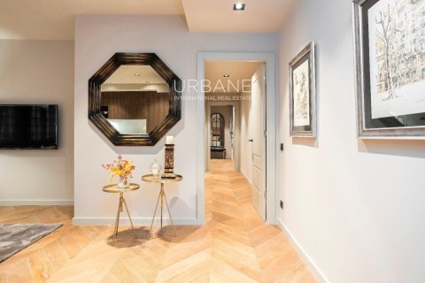 Apartamento de 2 dormitorios en venta en Ciudad Vieja, Barcelona, Cataluña, Spain № 2659 - foto 11