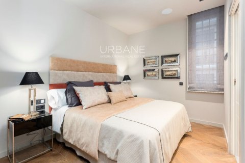 Apartamento de 2 dormitorios en venta en Ciudad Vieja, Barcelona, Cataluña, Spain № 2659 - foto 20