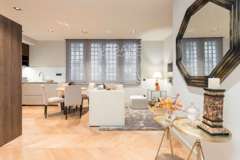 Apartamento de 2 dormitorios en venta en Ciudad Vieja, Barcelona, Cataluña, Spain № 2659 - foto 4
