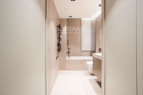 Apartamento de 2 dormitorios en venta en Ciudad Vieja, Barcelona, Cataluña, Spain № 2659 - foto 12