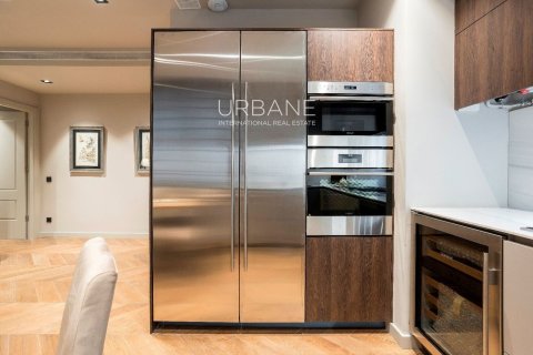 Apartamento de 2 dormitorios en venta en Ciudad Vieja, Barcelona, Cataluña, Spain № 2659 - foto 7