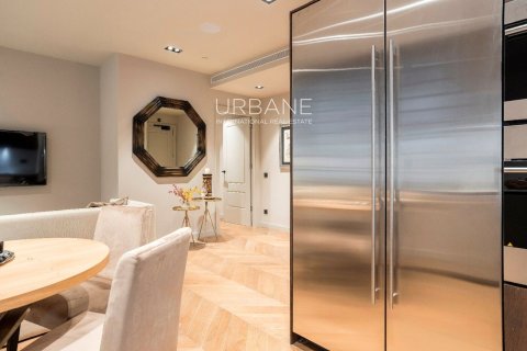 Apartamento de 2 dormitorios en venta en Ciudad Vieja, Barcelona, Cataluña, Spain № 2659 - foto 8