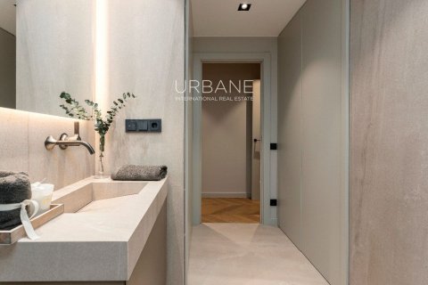 Apartamento de 2 dormitorios en venta en Ciudad Vieja, Barcelona, Cataluña, Spain № 2659 - foto 14