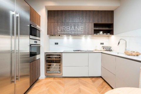 Apartamento de 2 dormitorios en venta en Ciudad Vieja, Barcelona, Cataluña, Spain № 2659 - foto 9