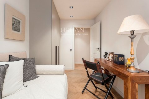 Apartamento de 2 dormitorios en venta en Ciudad Vieja, Barcelona, Cataluña, Spain № 2659 - foto 17