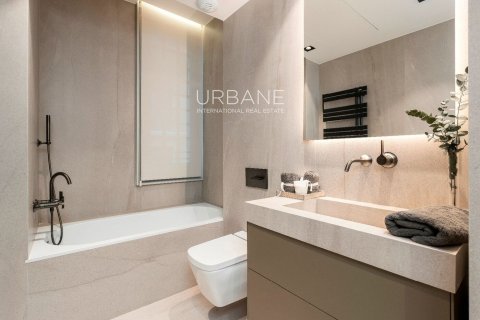 Apartamento de 2 dormitorios en venta en Ciudad Vieja, Barcelona, Cataluña, Spain № 2659 - foto 13