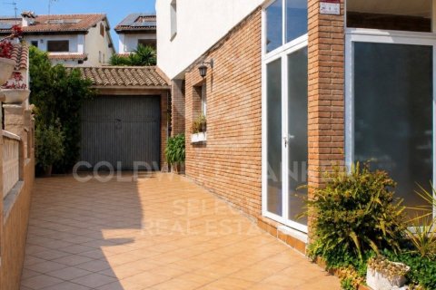 Сasa de 4 dormitorios en venta en Vilassar de Dalt, Barcelona, Cataluña, Spain № 7782 - foto 26