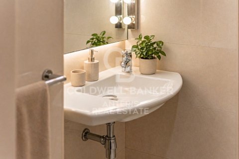 Apartamento de 2 dormitorios en venta en Barcelona, Cataluña, Spain № 7784 - foto 12