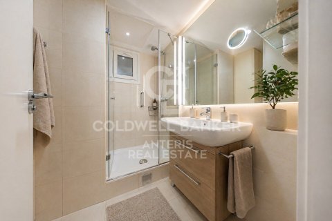 Apartamento de 2 dormitorios en venta en Barcelona, Cataluña, Spain № 7784 - foto 4