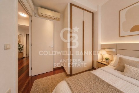 Apartamento de 2 dormitorios en venta en Barcelona, Cataluña, Spain № 7784 - foto 5