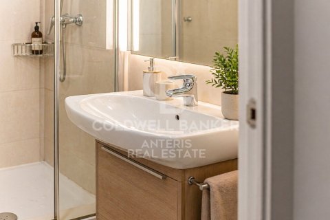 Apartamento de 2 dormitorios en venta en Barcelona, Cataluña, Spain № 7784 - foto 3