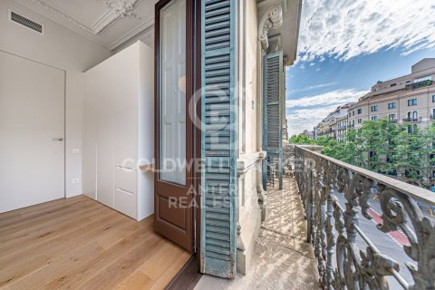 4 bedrooms apartment for sale in Barcelona, Catalonia, Spain № 7785 - photo 8