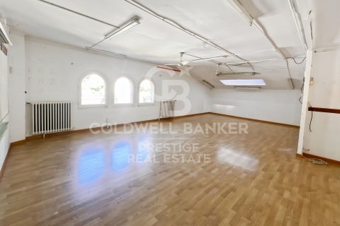 Сasa de 8 dormitorios en venta en Barcelona, Cataluña, Spain № 5965 - foto 18