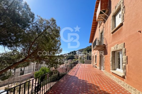 Сasa de 8 dormitorios en venta en Barcelona, Cataluña, Spain № 5965 - foto 3