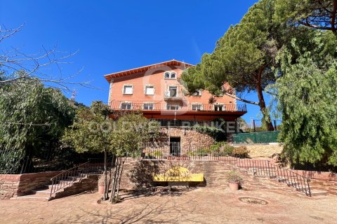 Сasa de 8 dormitorios en venta en Barcelona, Cataluña, Spain № 5965