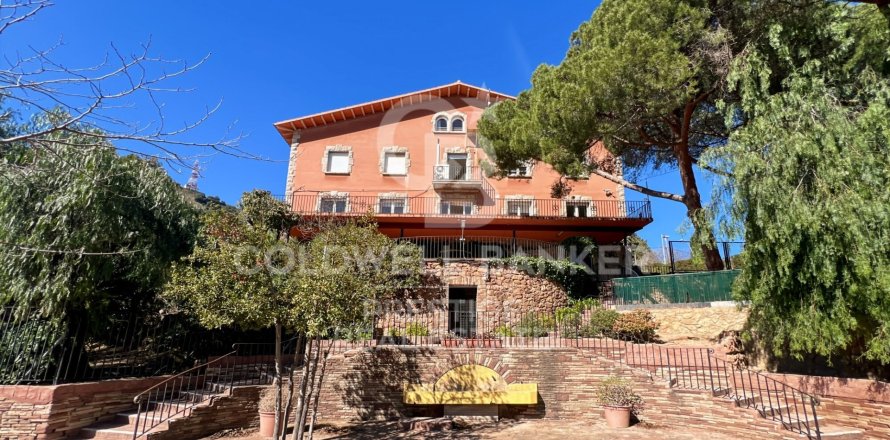 Сasa de 8 dormitorios en venta en Barcelona, Cataluña, Spain № 5965