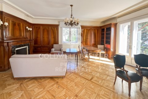 Сasa de 8 dormitorios en venta en Barcelona, Cataluña, Spain № 5965 - foto 8
