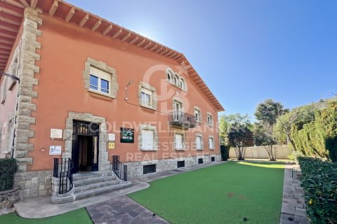 Сasa de 8 dormitorios en venta en Barcelona, Cataluña, Spain № 5965 - foto 2
