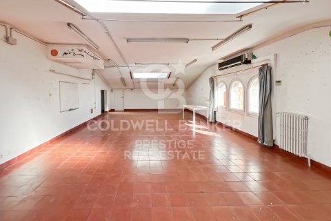 Сasa de 8 dormitorios en venta en Barcelona, Cataluña, Spain № 5965 - foto 19