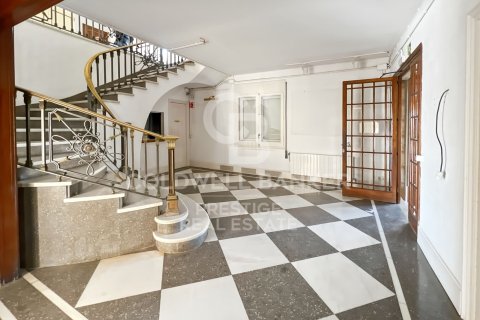 Сasa de 8 dormitorios en venta en Barcelona, Cataluña, Spain № 5965 - foto 7