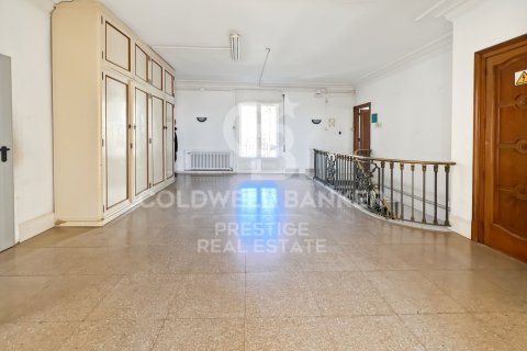 Сasa de 8 dormitorios en venta en Barcelona, Cataluña, Spain № 5965 - foto 12