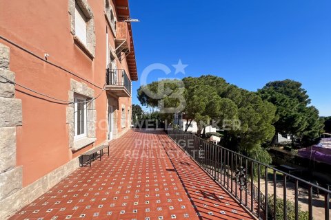 Сasa de 8 dormitorios en venta en Barcelona, Cataluña, Spain № 5965 - foto 4