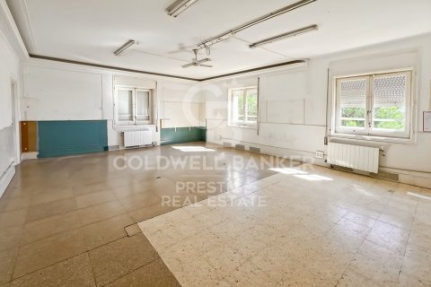 Сasa de 8 dormitorios en venta en Barcelona, Cataluña, Spain № 5965 - foto 11