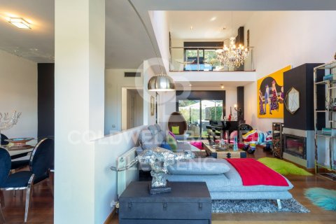 Сasa de 6 dormitorios en venta en Barcelona, Cataluña, Spain № 5964 - foto 18