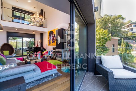 Сasa de 6 dormitorios en venta en Barcelona, Cataluña, Spain № 5964 - foto 22