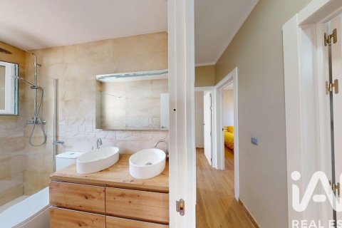 Сasa de 4 dormitorios en venta en Canet de Mar, Barcelona, Cataluña, Spain № 8325 - foto 7