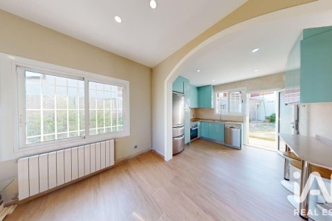 Сasa de 4 dormitorios en venta en Canet de Mar, Barcelona, Cataluña, Spain № 8325 - foto 18