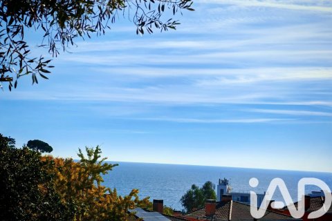 Сasa de 4 dormitorios en venta en Canet de Mar, Barcelona, Cataluña, Spain № 8325