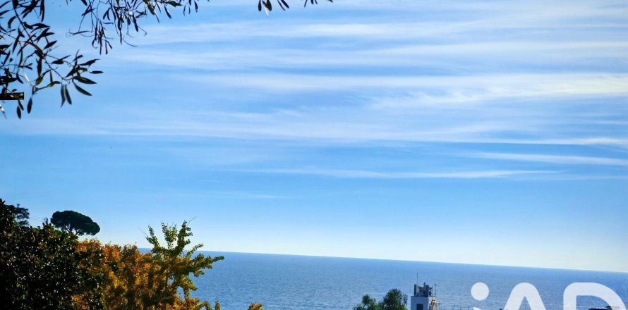 Сasa de 4 dormitorios en venta en Canet de Mar, Barcelona, Cataluña, Spain № 8325