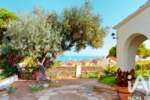 Сasa de 4 dormitorios en venta en Canet de Mar, Barcelona, Cataluña, Spain № 8325 - foto 2
