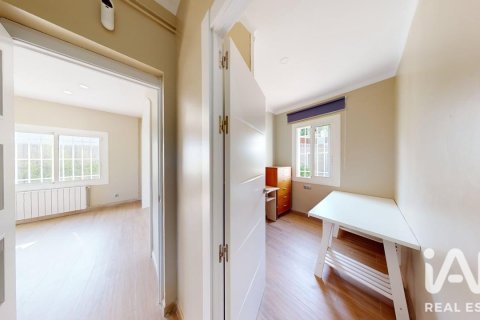 Сasa de 4 dormitorios en venta en Canet de Mar, Barcelona, Cataluña, Spain № 8325 - foto 23