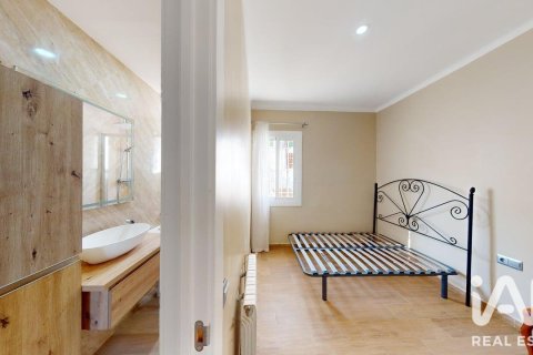 Сasa de 4 dormitorios en venta en Canet de Mar, Barcelona, Cataluña, Spain № 8325 - foto 21