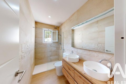 Сasa de 4 dormitorios en venta en Canet de Mar, Barcelona, Cataluña, Spain № 8325 - foto 14
