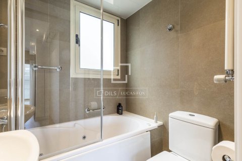 Ático de 2 dormitorios en venta en Barcelona, Cataluña, Spain № 6644 - foto 28