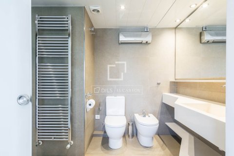 Ático de 2 dormitorios en venta en Barcelona, Cataluña, Spain № 6644 - foto 22