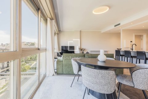 Ático de 2 dormitorios en venta en Barcelona, Cataluña, Spain № 6644 - foto 3
