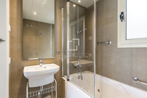 Ático de 2 dormitorios en venta en Barcelona, Cataluña, Spain № 6644 - foto 29