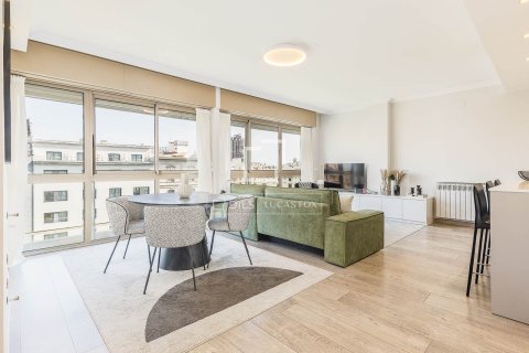 Ático de 2 dormitorios en venta en Barcelona, Cataluña, Spain № 6644 - foto 5
