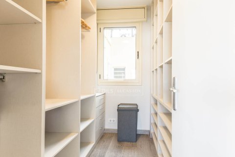 Ático de 2 dormitorios en venta en Barcelona, Cataluña, Spain № 6644 - foto 23