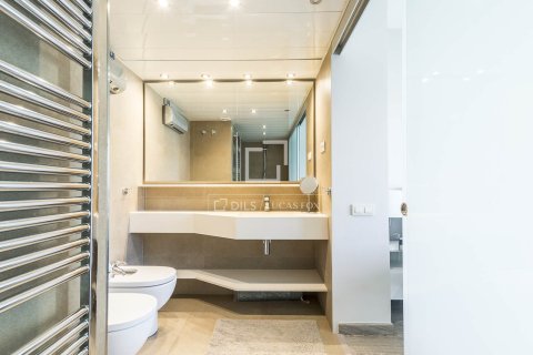 Ático de 2 dormitorios en venta en Barcelona, Cataluña, Spain № 6644 - foto 19