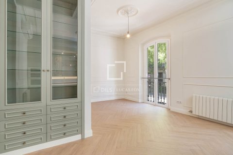 Купить квартиру в Барселона, Испания с 3 спальни, 159м², № 6646 - фото 6