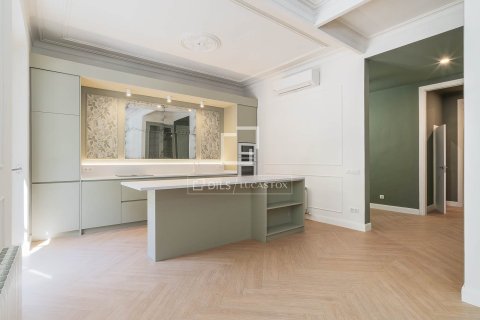 Купить квартиру в Барселона, Испания с 3 спальни, 159м², № 6646 - фото 2