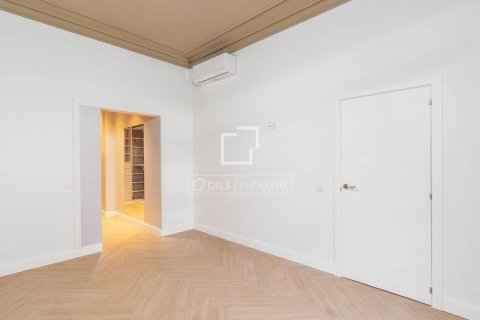 Купить квартиру в Барселона, Испания с 3 спальни, 159м², № 6646 - фото 24