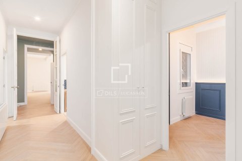 Купить квартиру в Барселона, Испания с 3 спальни, 159м², № 6646 - фото 19