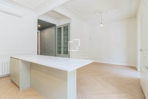 Купить квартиру в Барселона, Испания с 3 спальни, 159м², № 6646 - фото 4