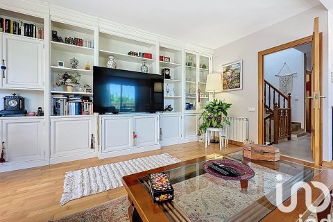 Casa adosada de 5 dormitorios en venta en Sant Pere de Ribes, Barcelona, Cataluña, Spain № 4901 - foto 11